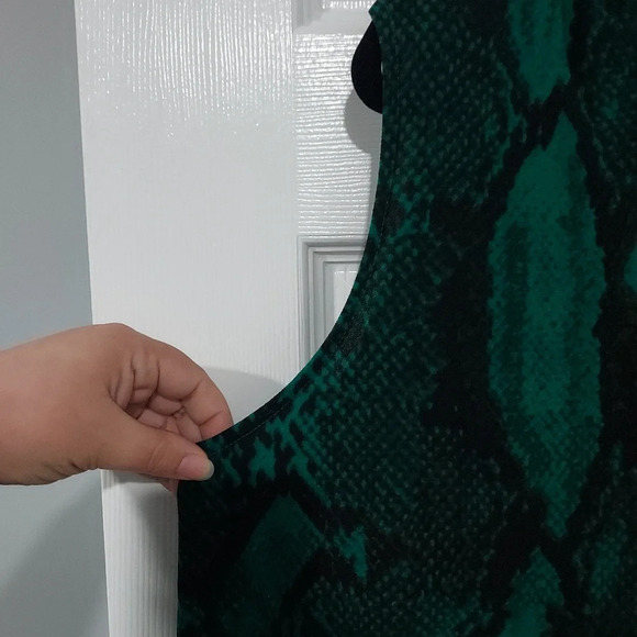 Worthington Green and Black Snakeskin Print V-Neck Sleeveless Blouse Size XXL - Picture 5 of 8